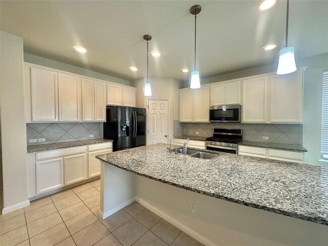 Building Photo - 7211 Loggia Pl