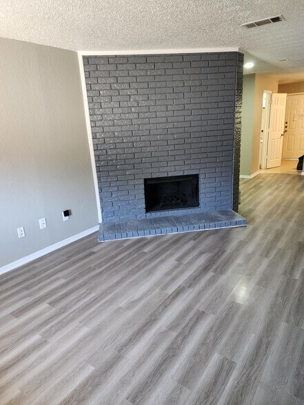 Primary Photo - 2195 Aspen Dr