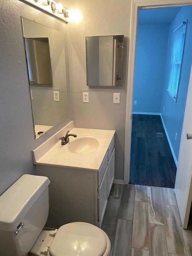 Building Photo - Single Family Home in Branson