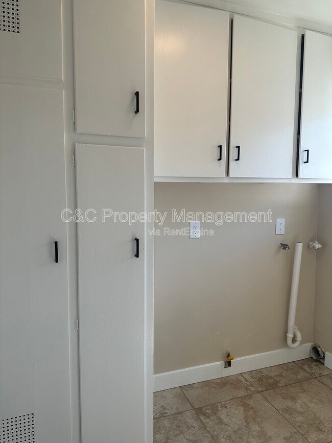 Building Photo - 10532 La Mirada Blvd