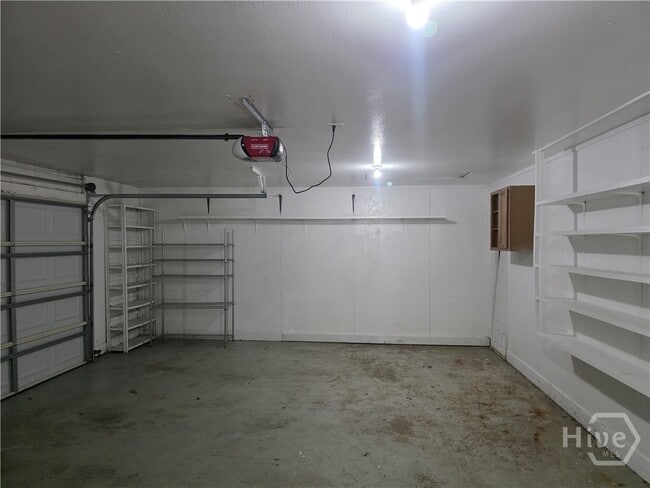 Building Photo - 310 W 5th St