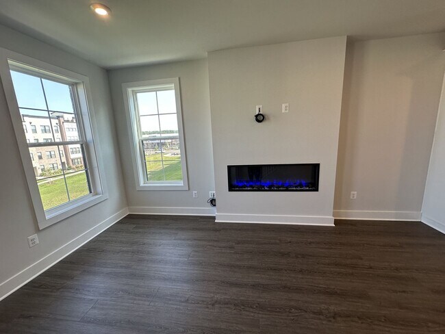 Building Photo - For Rent: Luxurious Short Pump Condo at Ga...