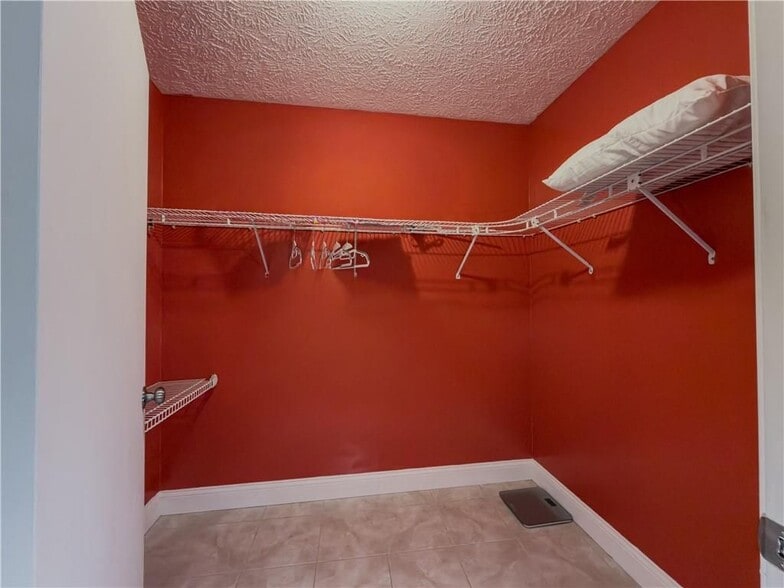 Building Photo - 580 Pineland Cir
