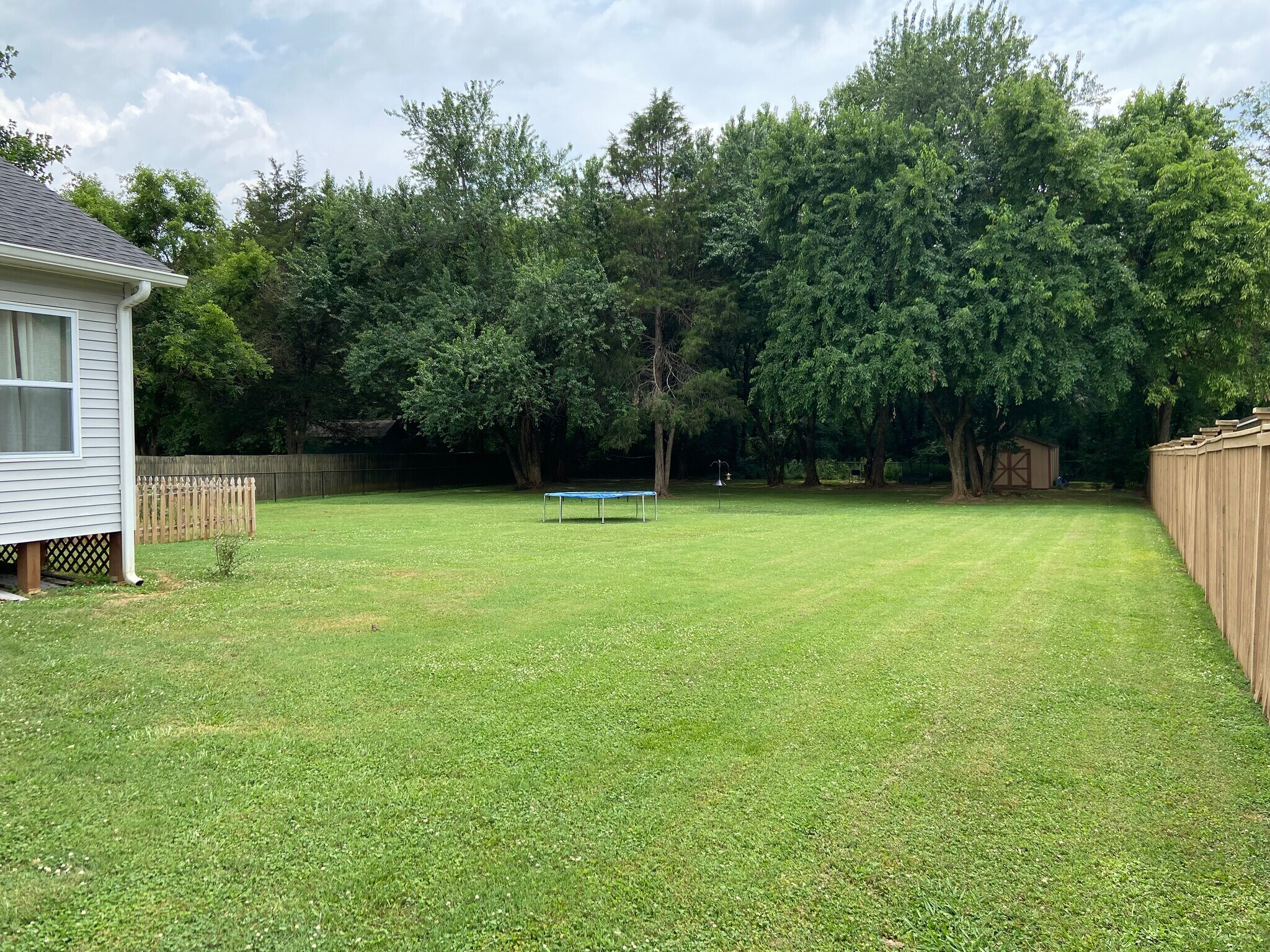 Building Photo - 604 Greenleaf Ave