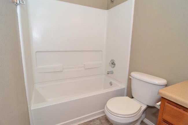 Building Photo - 806 Municipal Dr