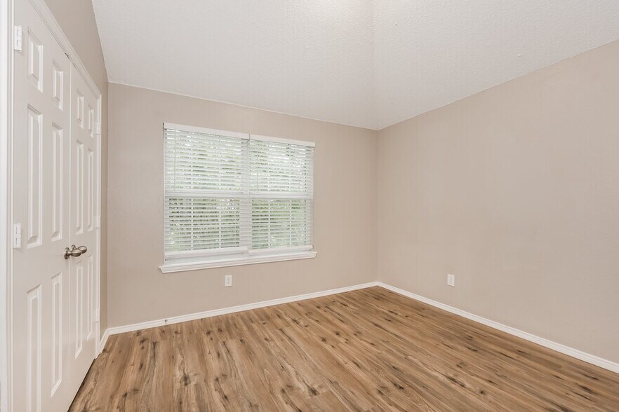 Building Photo - 4701 Palm Ridge Dr