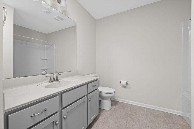 Building Photo - Beautiful 3 bed, 2.5 bath townhome in The ...
