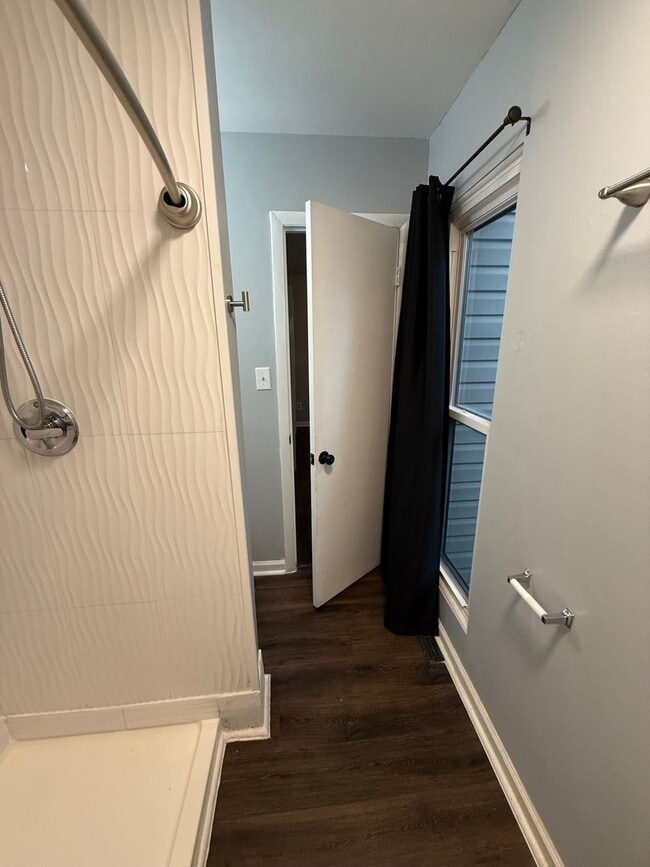 Building Photo - Charming 3BR Townhome in Greensboro