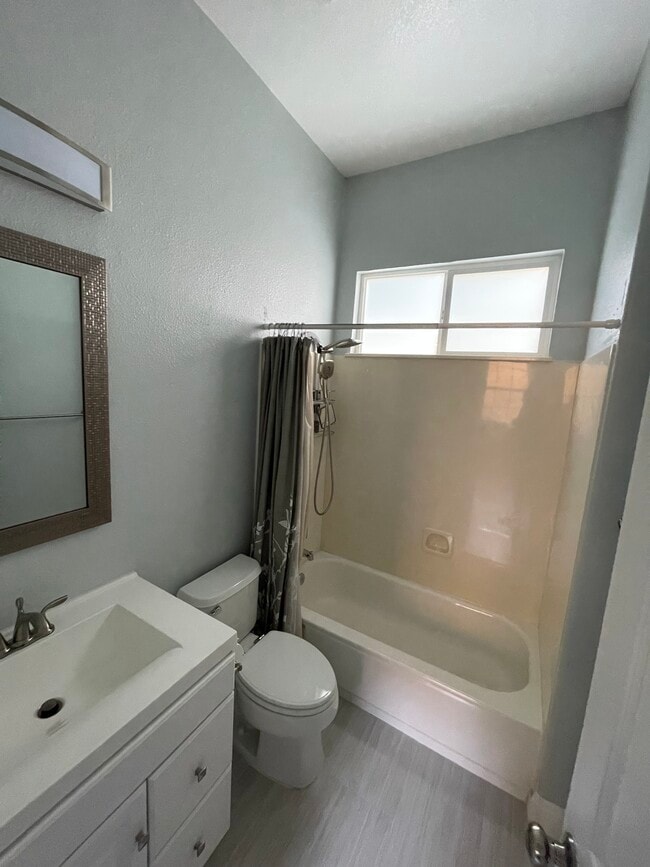 Building Photo - 8024 Halesworth Dr