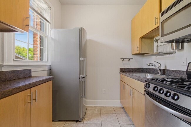 Building Photo - 422 Butternut St NW