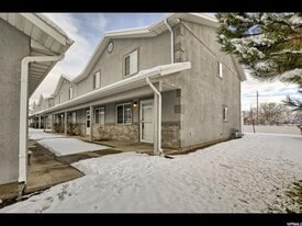 Building Photo - 1650 Talon Dr