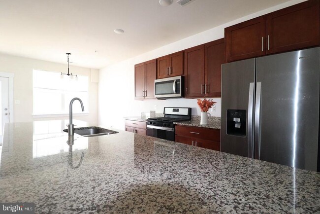 Building Photo - 414 Waverley Dr