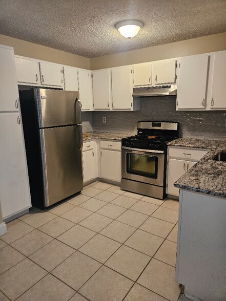 Building Photo - 107 Hyacinth Ln