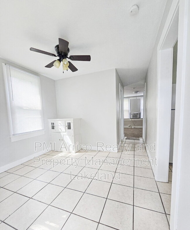 Building Photo - 115 8th St SE