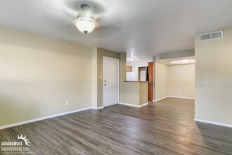 Building Photo - Beautiful 2Bdm 2Ba Condo at the Base of North Mountain Preserve!