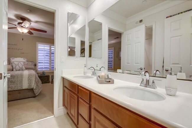 Building Photo - 452 Taylor Dr