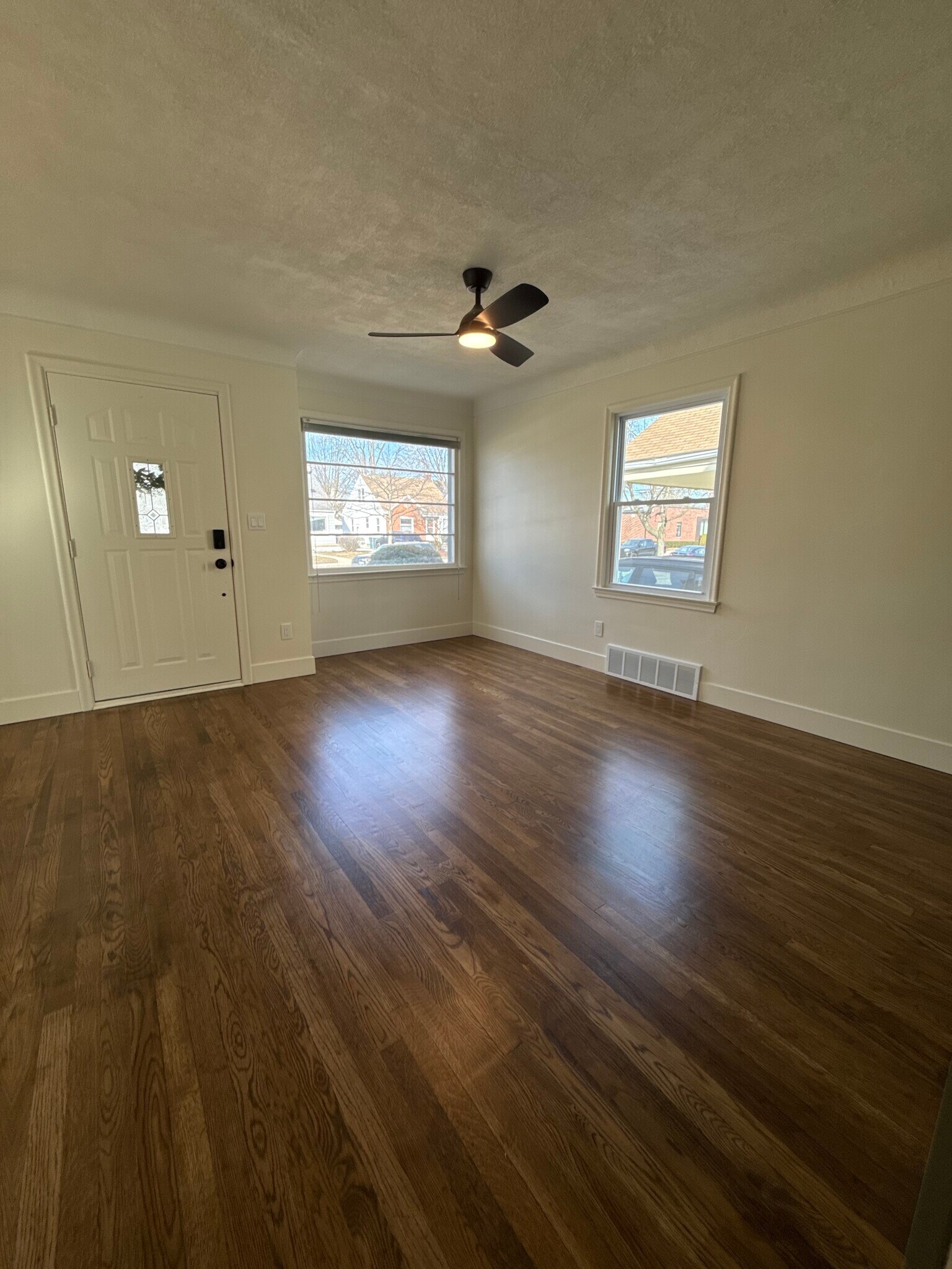 Building Photo - 125 S Minerva Ave