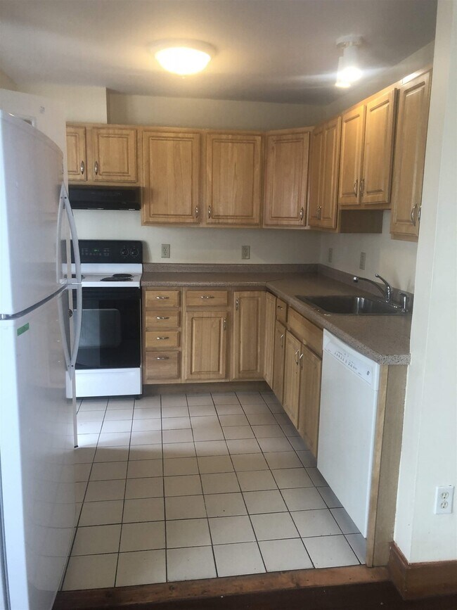 Building Photo - 17 Elm Ct
