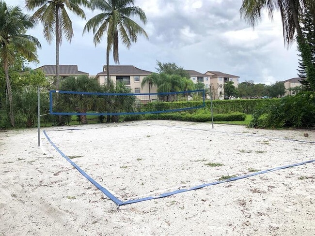 Building Photo - 4001 Carambola Cir N