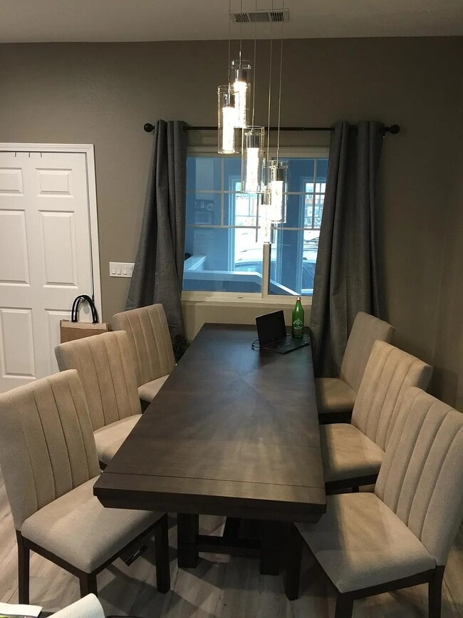 Building Photo - 1115 Clark St