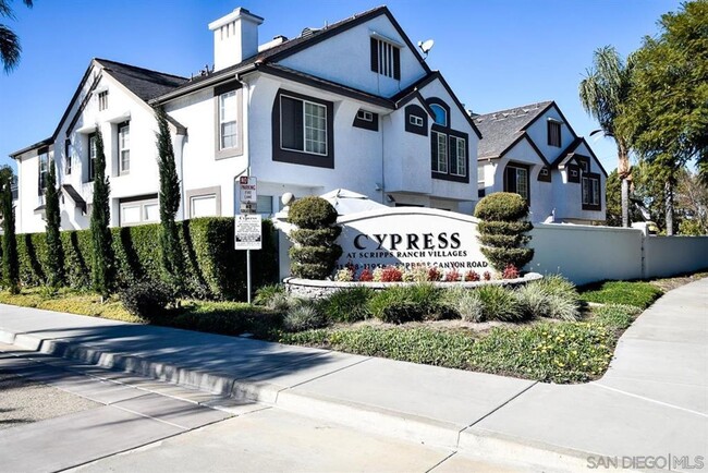 Building Photo - 2 Bedroom 2 Bath Condo with attached garage!