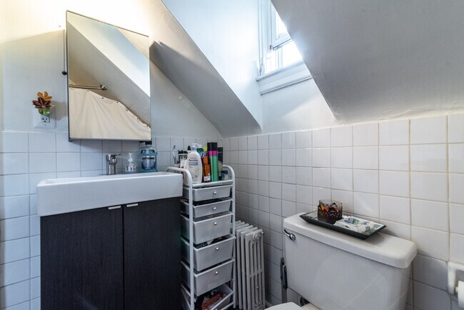 Building Photo - 322 Paxson Ave