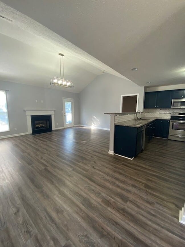 Building Photo - Newly Renovated Single Family Home