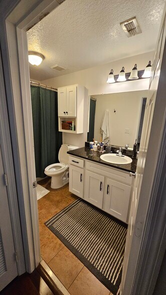 Building Photo - 501 Knights Run Ave