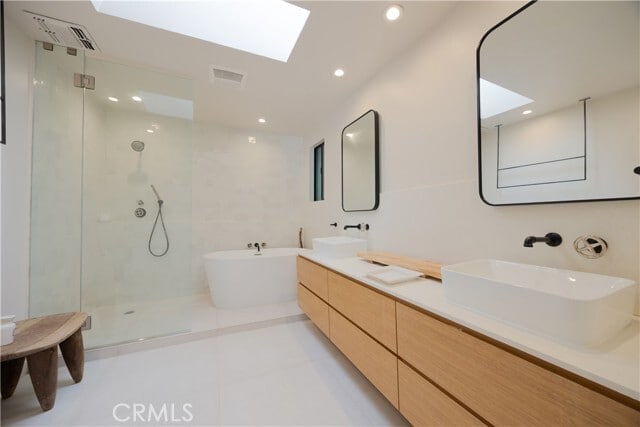 Building Photo - 11049 Blix St