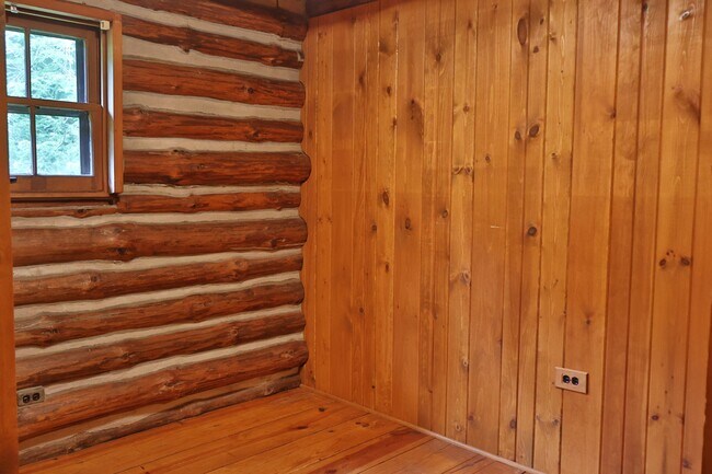 Building Photo - 980 Mine Rd