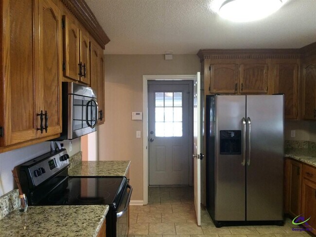 Building Photo - 138 Salem Dr