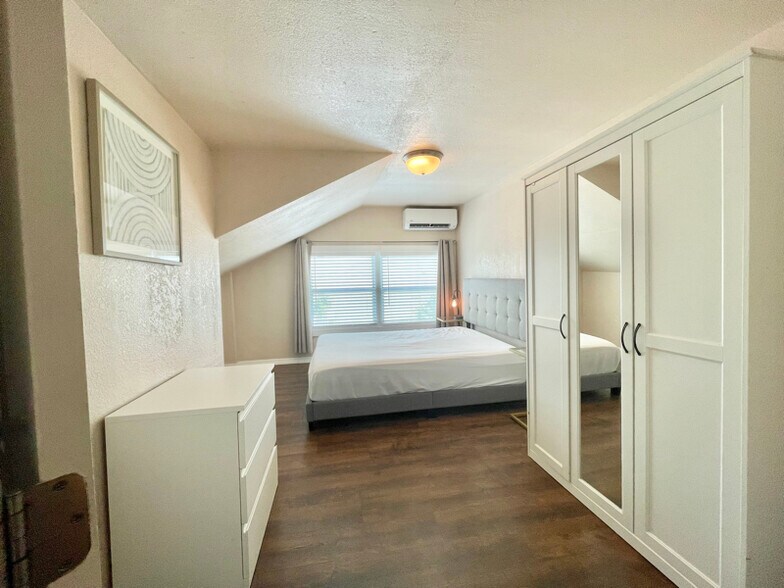 Building Photo - 7700 Boca Ciega Dr