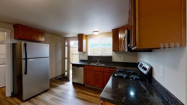 Building Photo - Charming 2 Bedroom Duplex - Granite Counters, Plank Flooring, Fully Fenced, Storage Shed!