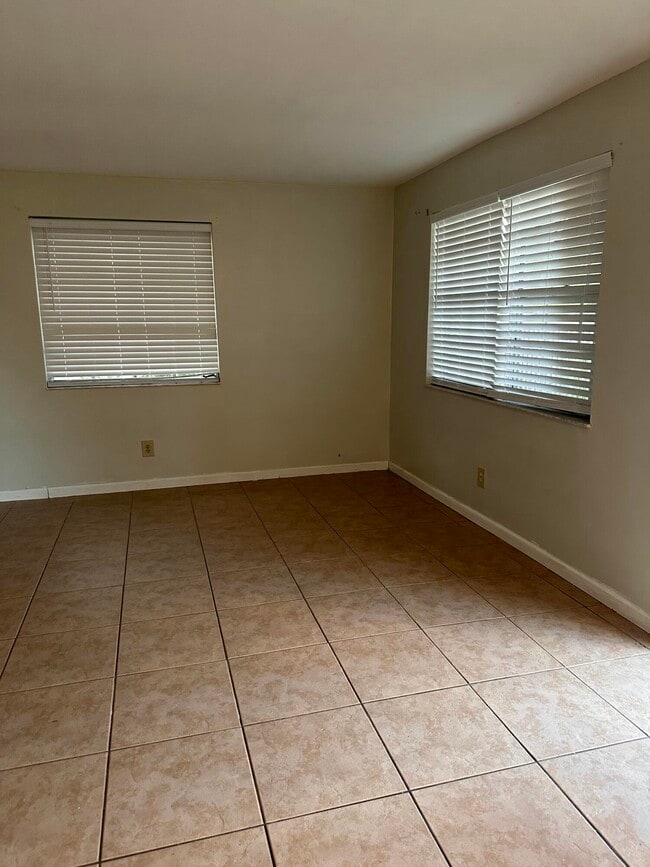 Building Photo - 2733 NE 1st Terrace