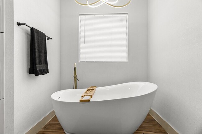 Building Photo - 12370 W University Blvd