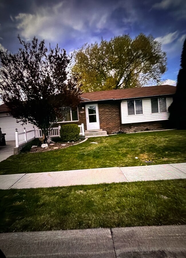 Building Photo - 531 W 660 S