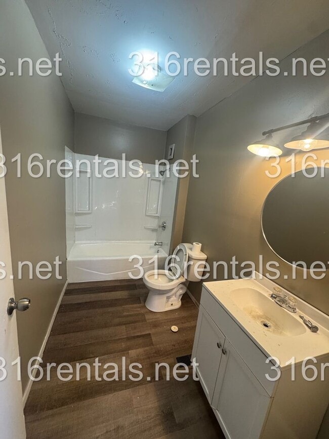 Building Photo - $950 - 3 bed 1 bath - Single Family Home