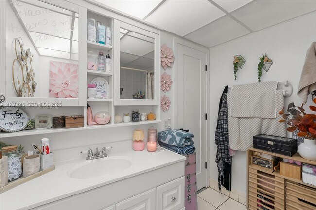 Building Photo - 10000 NW 80th Ct