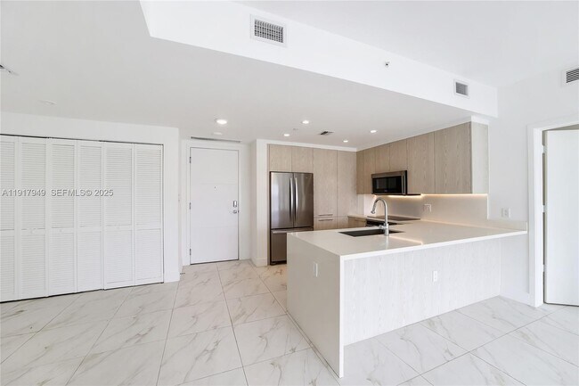 Building Photo - 2000 Metropica Wy