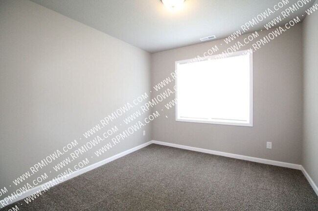 Building Photo - 4709 SW Logan St