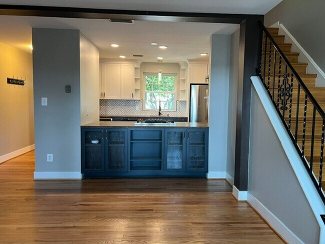 Building Photo - 209 Burgess Ave