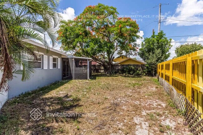 Building Photo - 401 NW 8th Ct