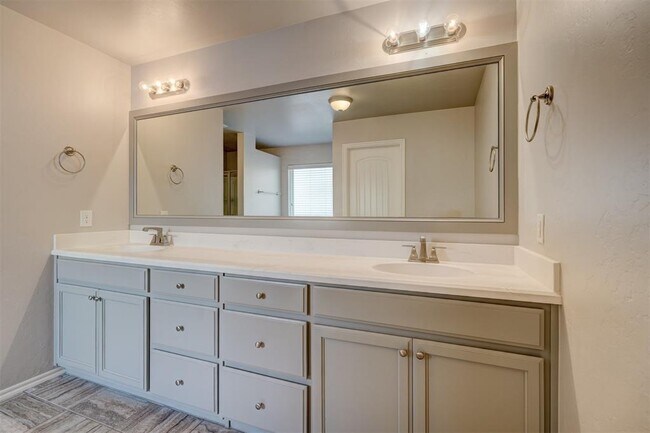 Building Photo - 12490 Native Hill Dr