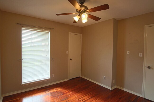 Building Photo - COMING SOON! Stunning 3 Bed 2 Bath Home in Lindale ISD!