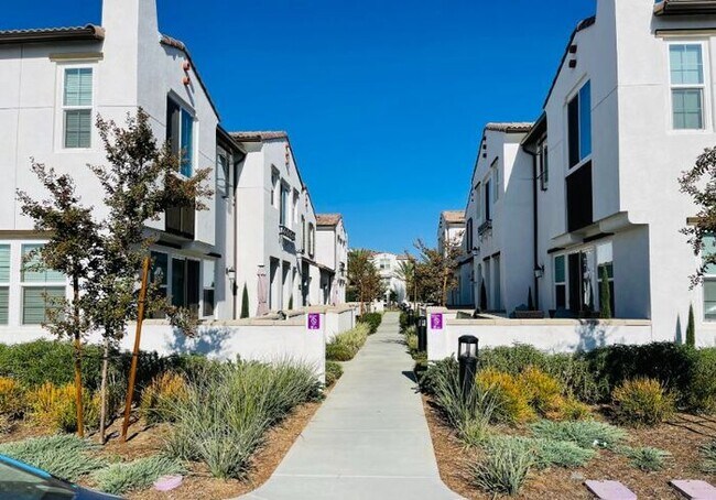 Primary Photo - 30316 Town Square Dr