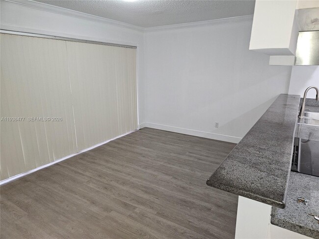 Building Photo - 5320 NE 6th Ave