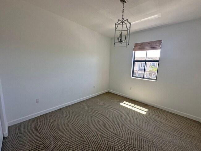Building Photo - Stylish 3-Bedroom Home with Pool, Garage &...