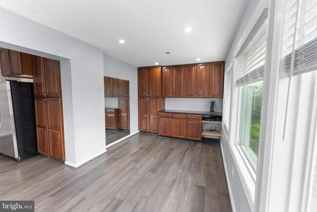 Building Photo - 6910 Ontario St