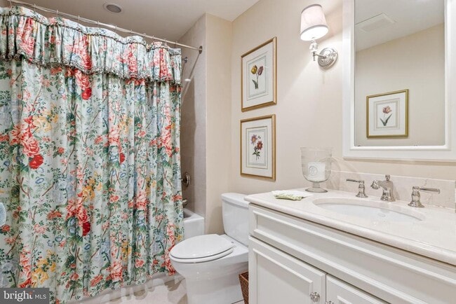 Building Photo - 4 Brettagne