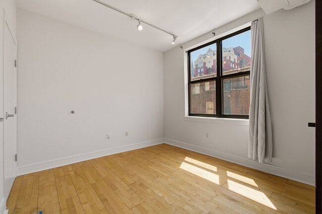 Building Photo - 809 6th St NW